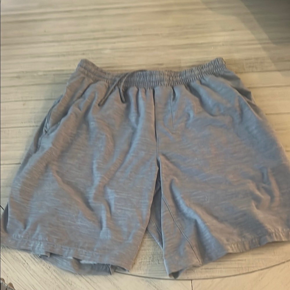 Lululemon pace breaker 9” men’s shorts large